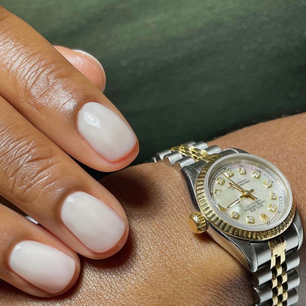 Unhas brancas leitosas — Foto: Reprodução/Instagram