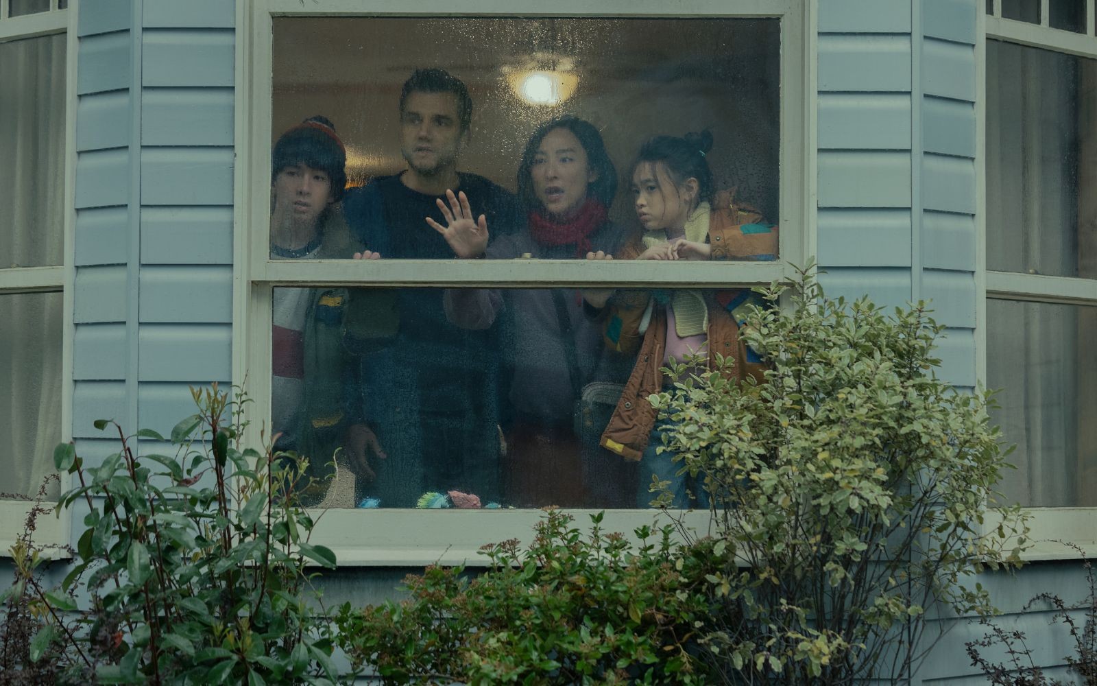 Wagner Moura e Greta Lee brilham no trailer sombrio de 'A Última Casa'