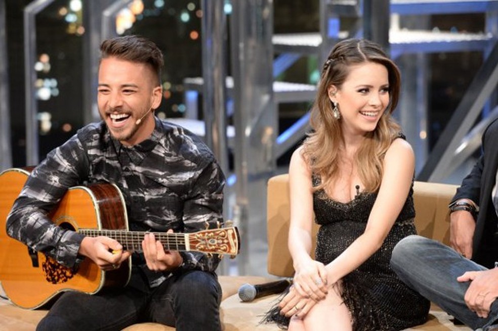 Grávida, Sandy participa do Programa do Jô com o irmão Junior em 2014 (Foto: Reprodução) — Foto: Glamour