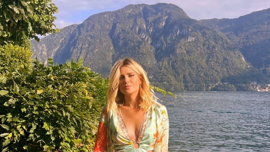 Carolina Dieckmann posa deslumbrante para casamento na Itália