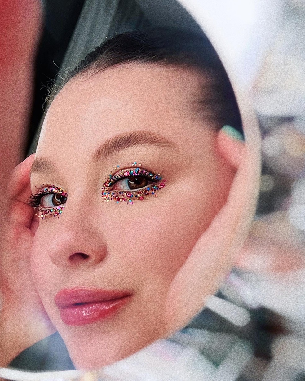 Maquiagem com glitter — Foto: Instagram @brigittecalegari