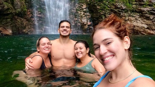 Ana Clara abre cliques de viagem com namorado por Goiás