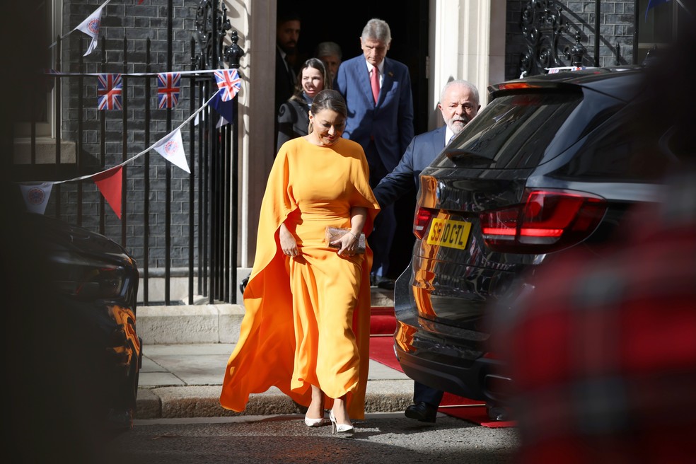 Janja usa marca mineira em encontro com o primeiro-ministro inglês — Foto: Getty Images