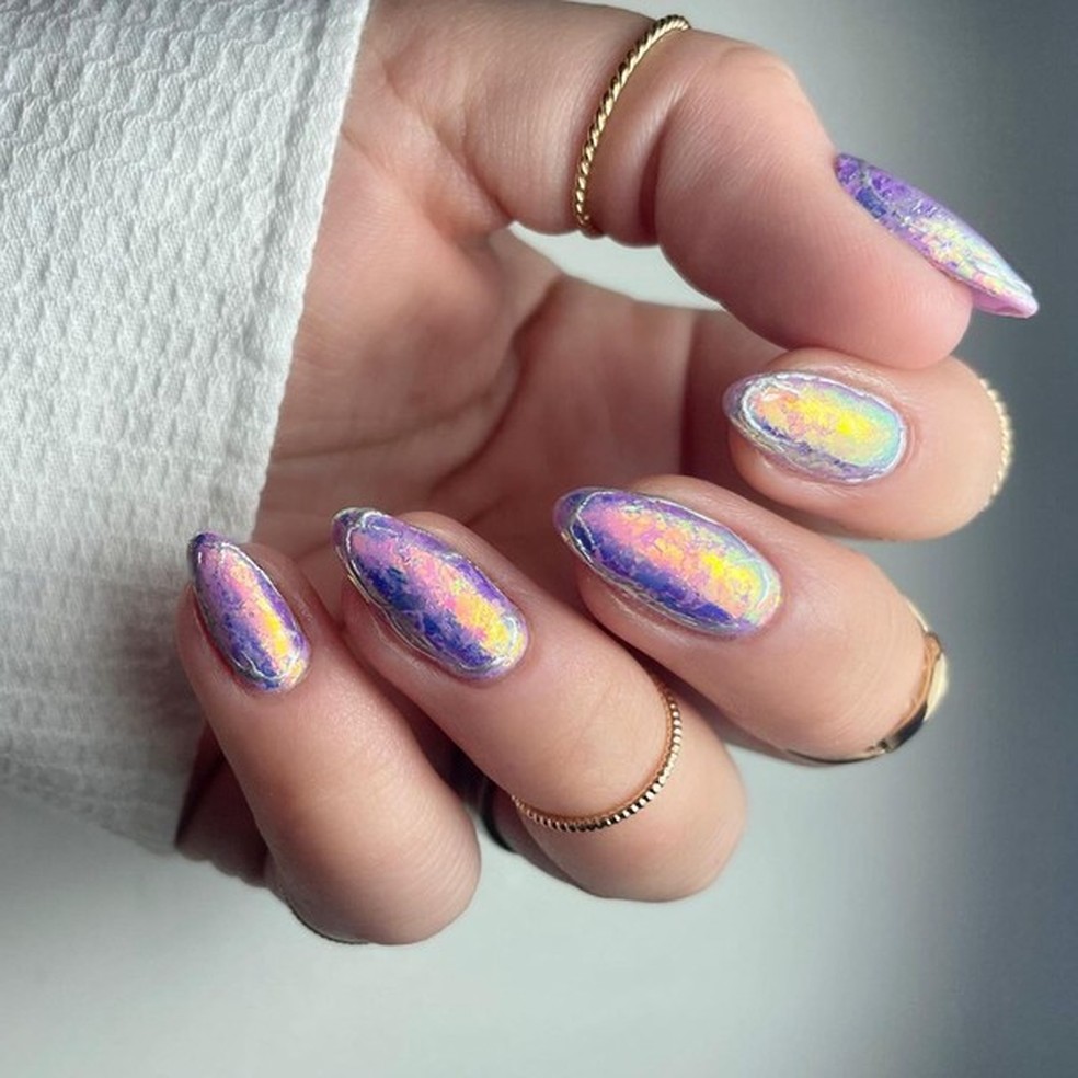 Unha de gelo é a nova tendência de nail art que você vai se apaixonar (Foto: Reprodução/ Instagram @nailsbyadeled) — Foto: Glamour
