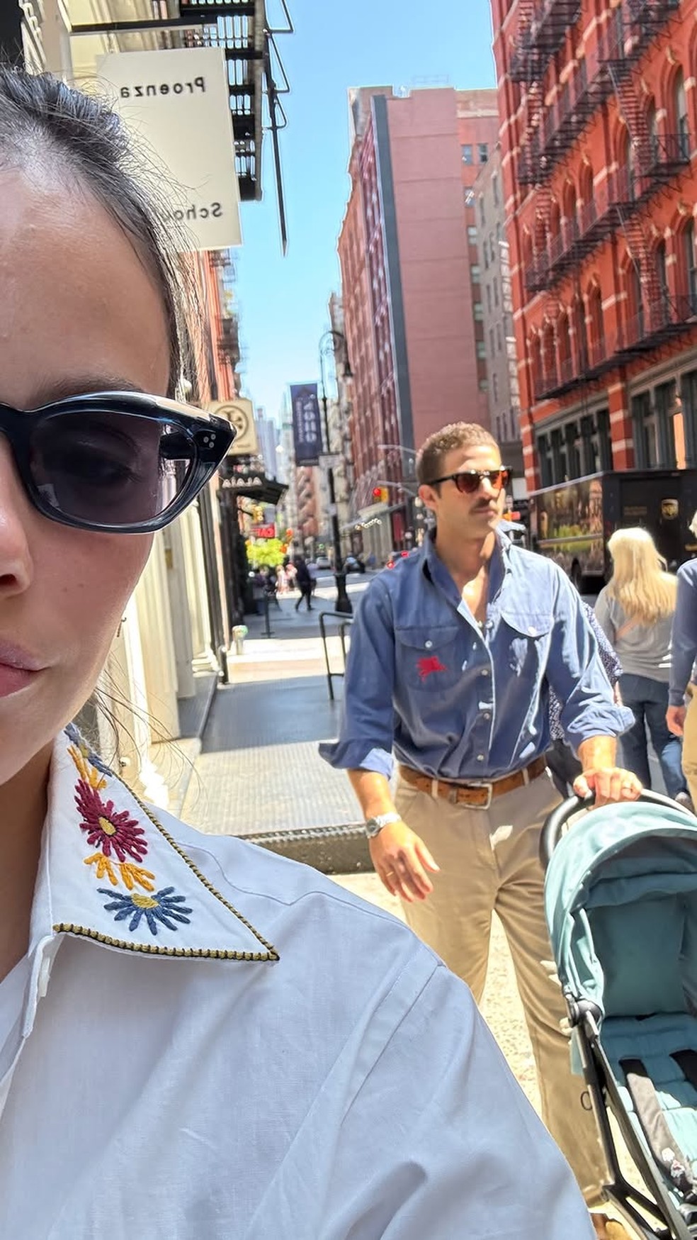 Laura Neiva curte passeio em Nova York com Chay Suede e a filha — Foto: Reprodução/Instagram