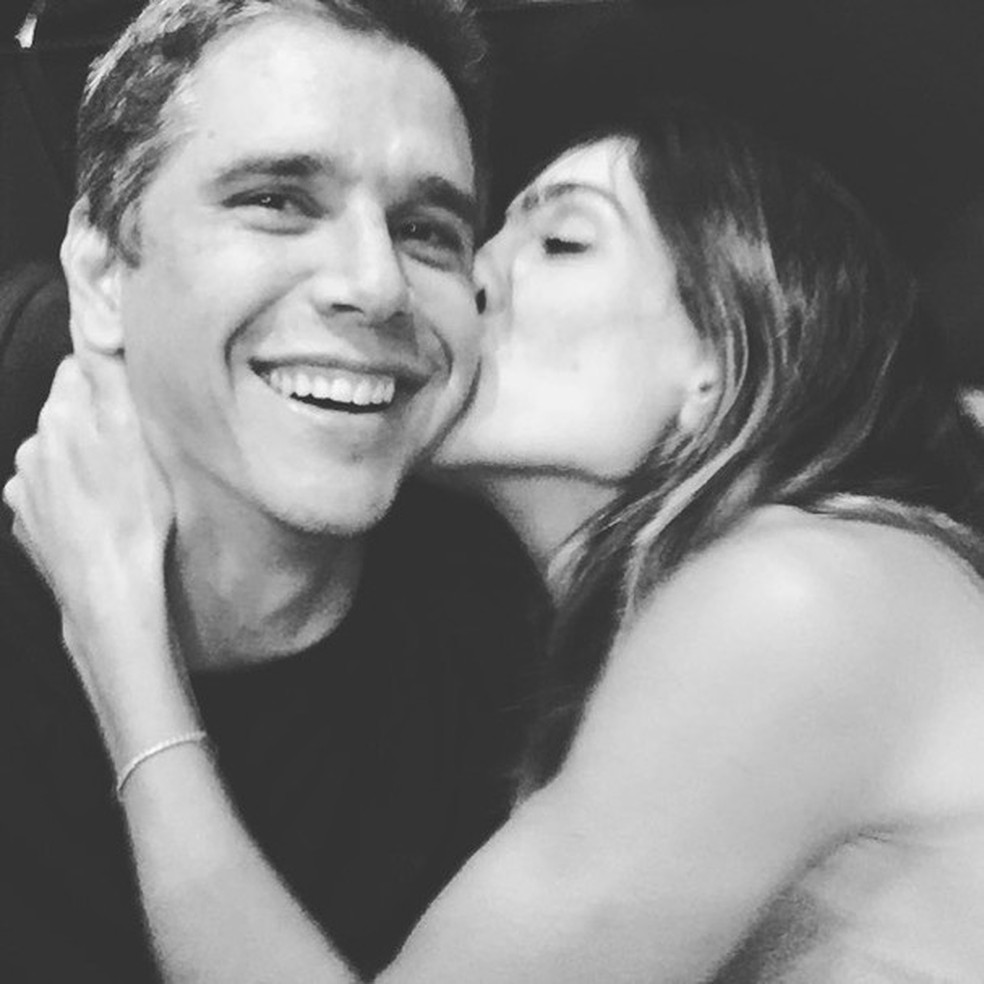Famosos se declaram para seus amores no Dia dos Namorados
