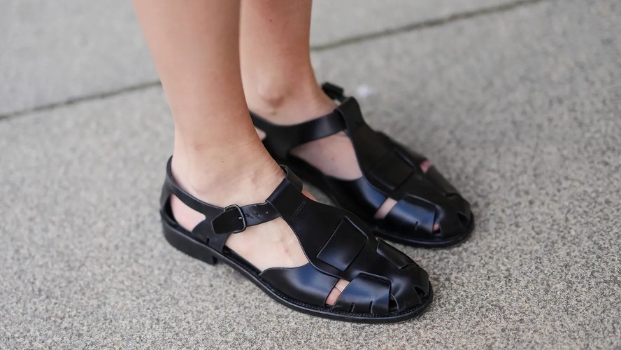 Essa sandália polêmica pode ganhar espaço no seu look