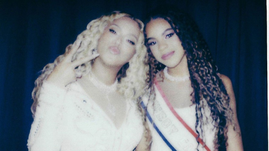 Beyoncé posa com Blue Ivy nos bastidores de show de Natal da NFL