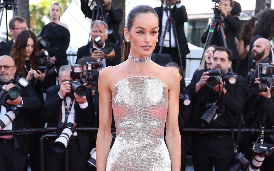 izabel-goulart-brilha-no-tapete-vermelho-do-festival-de-cannes-nesta