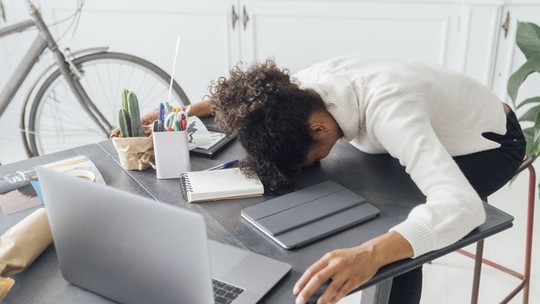 Por que estou sempre cansada? Veja 7 causas comuns e o que fazer em cada caso
