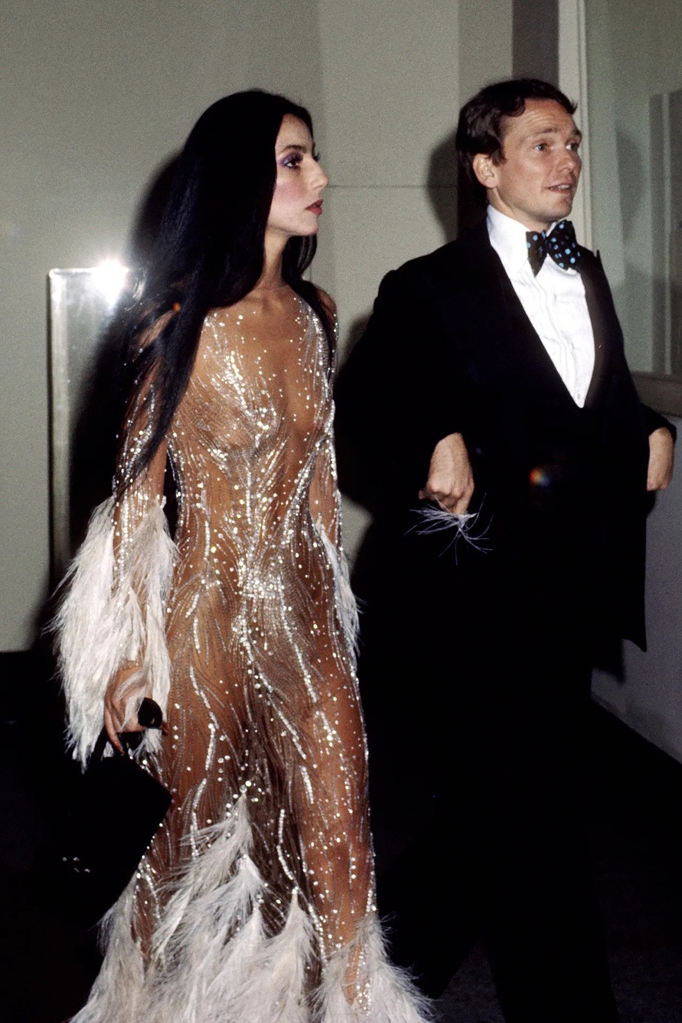 Cher e Bob Mackie no MET Gala, 1974 — Foto: Getty Images
