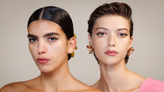 Dos lábios pink aos penteados esculturais, aqui estão as nossas belezas favoritas da NYFW
