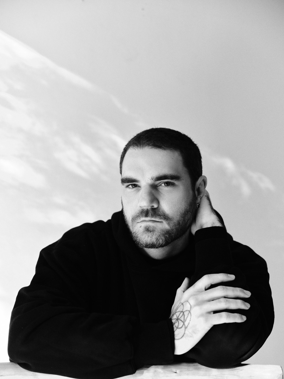 Dindi Hojah é o novo maquiador oficial da Chanel no Brasil — Foto: Divulgação