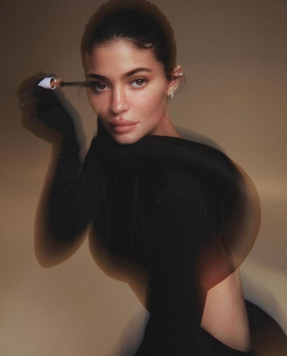 Kylie Jenner usando Kuai Li — Foto: Instagram