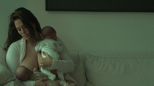 Ashley Graham está inspirando mulheres no pós-parto