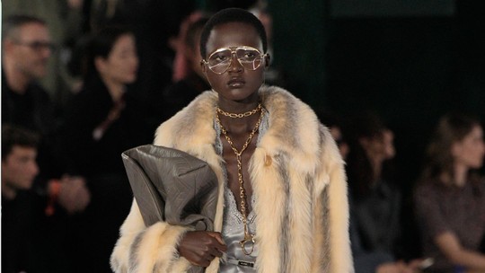 Confira o calendário da estreia dos diretores criativos nas próximas semanas de moda Confira o calendário da estreia dos diretores criativos nas próximas semanas de moda