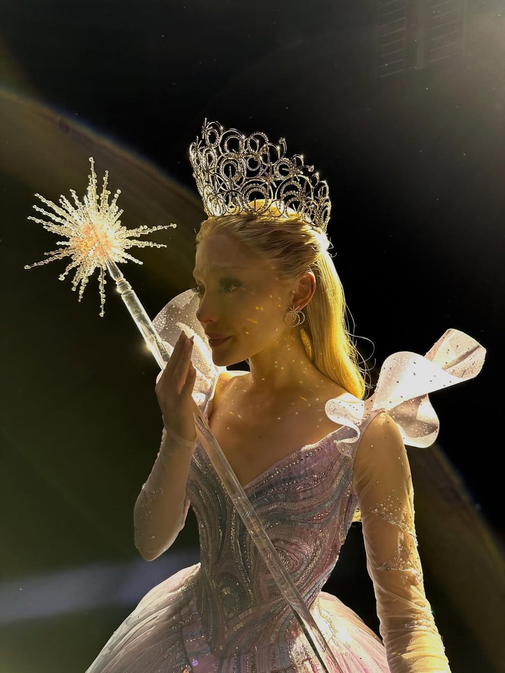 Álbum de fotos de Ariana Grande como Glinda — Foto: Reprodução/Instagram