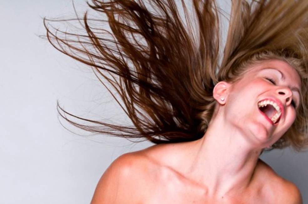 Cabelo oleoso: cuidados podem amenizar o problema  (Foto: ThinkStock) — Foto: Glamour