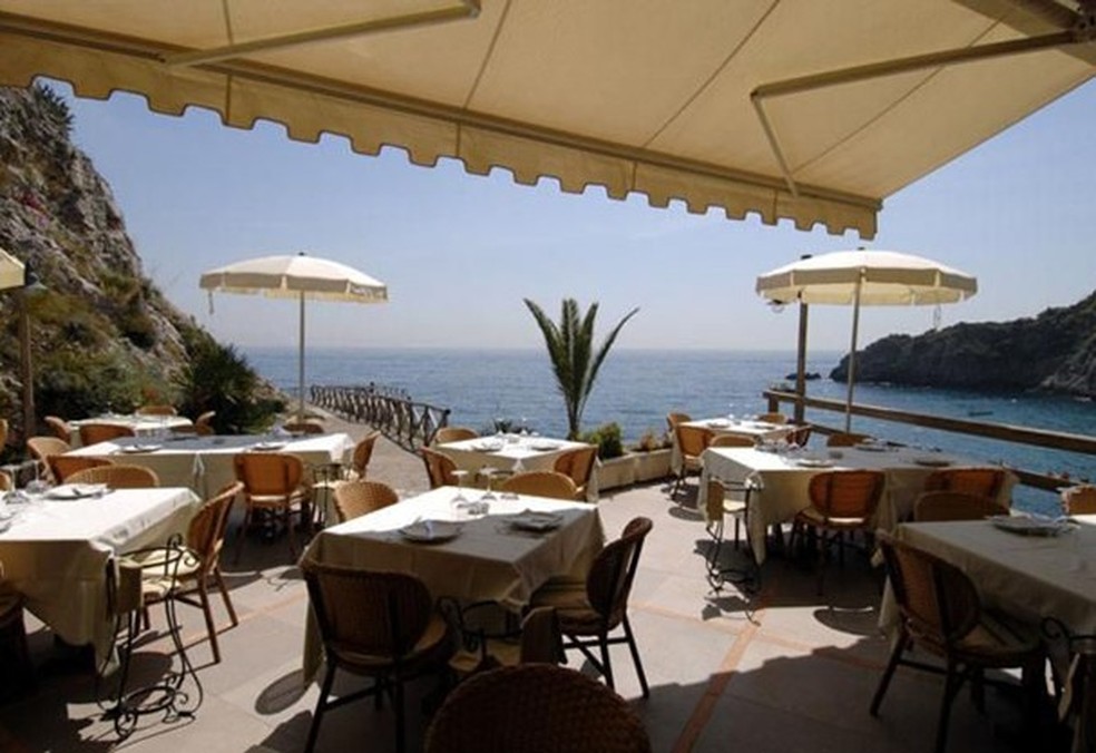 Restaurante Conca del Sogno de frente pra costa Amalfitana da Itália (Foto: Divulgação) — Foto: Glamour