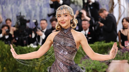 Met Gala 2026: Sabrina Carpenter usa negativos do filme “Sabrina” de 1954 em vestido Dior Met Gala 2026: Sabrina Carpenter usa negativos do filme “Sabrina” de 1954 em vestido Dior