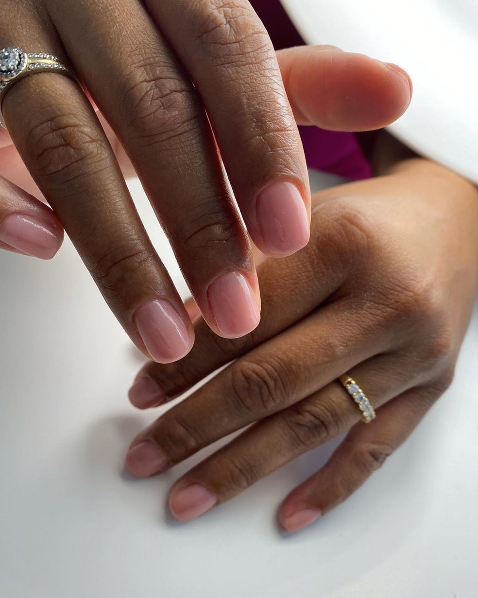 Unhas curtas (Foto: Reprodução / Instagram @manicureandpedicureantwerp) — Foto: Glamour