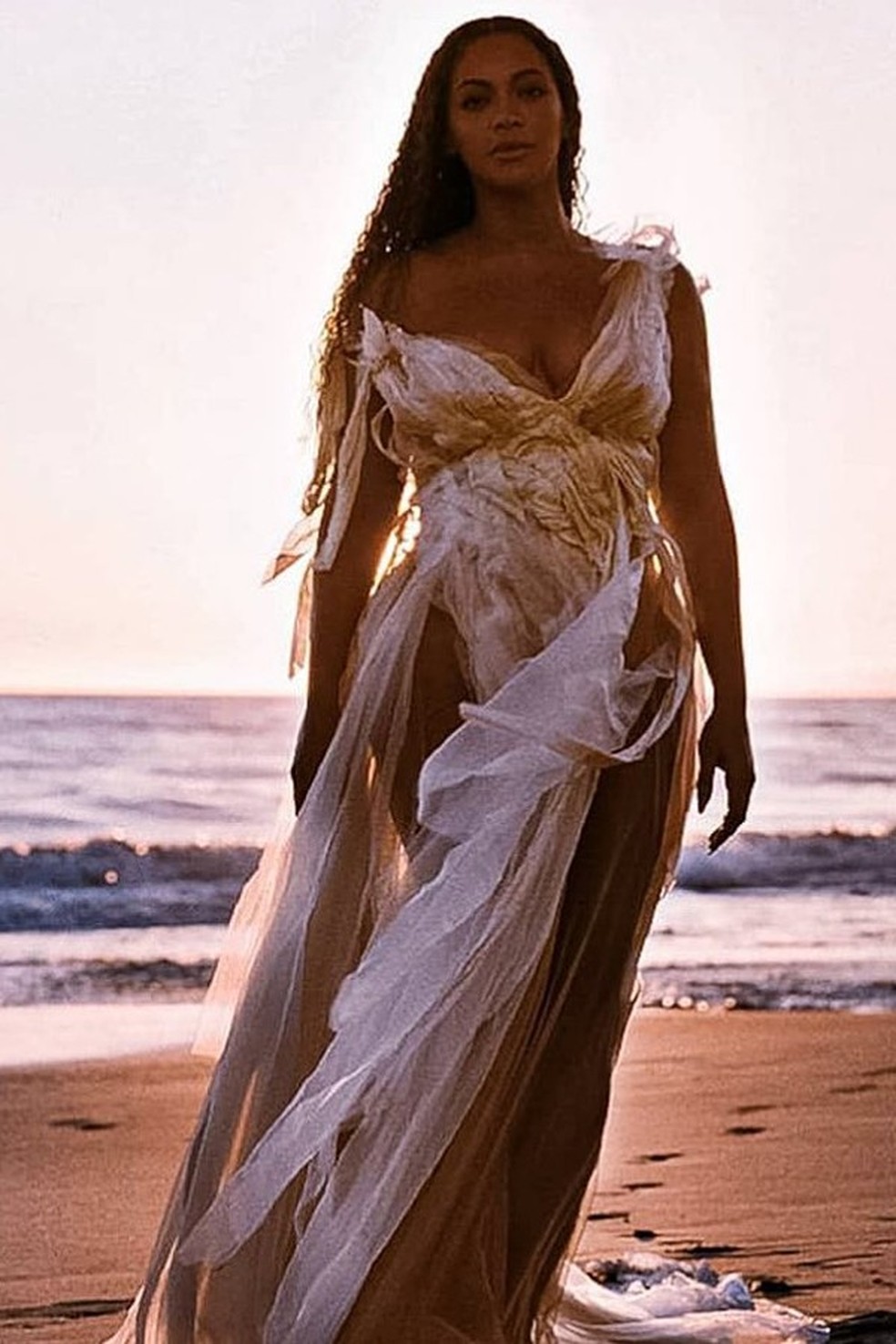 Beyoncé usa vestido Wendy Nichol (Foto: Divulgação) — Foto: Glamour