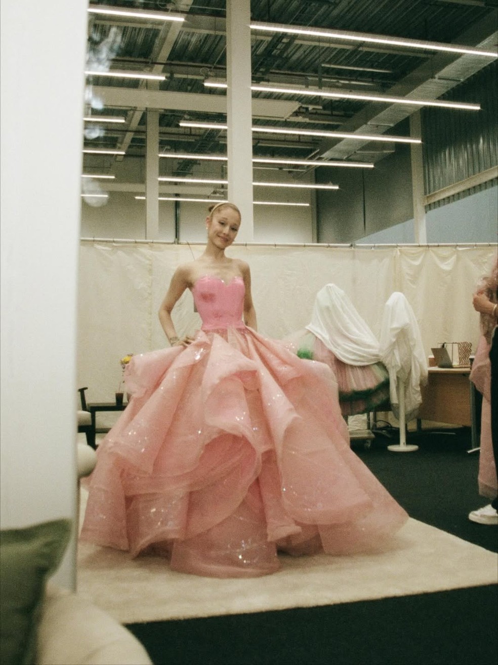 Álbum de fotos de Ariana Grande como Glinda — Foto: Reprodução/Instagram