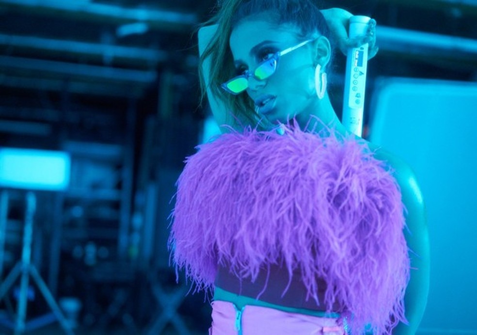Rave de Favela: veja primeiras fotos do novo single de Anitta