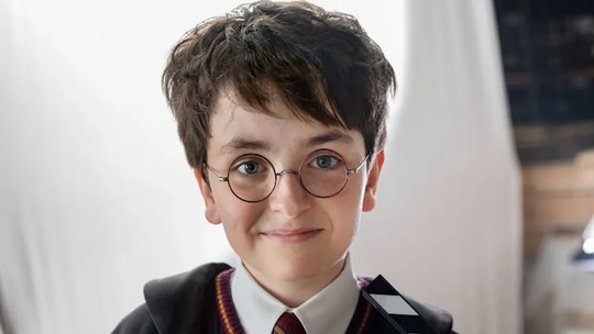 Primeira foto do novo Harry Potter é divulgada; veja e compare Primeira foto do novo Harry Potter é divulgada; veja e compare