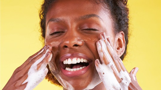 Como cuidar da pele: rotina de skincare em 3 passos com Garnier Skin Active