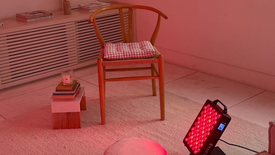 Terapia de luz vermelha funciona? Investigamos o tratamento que virou hype no TikTok 