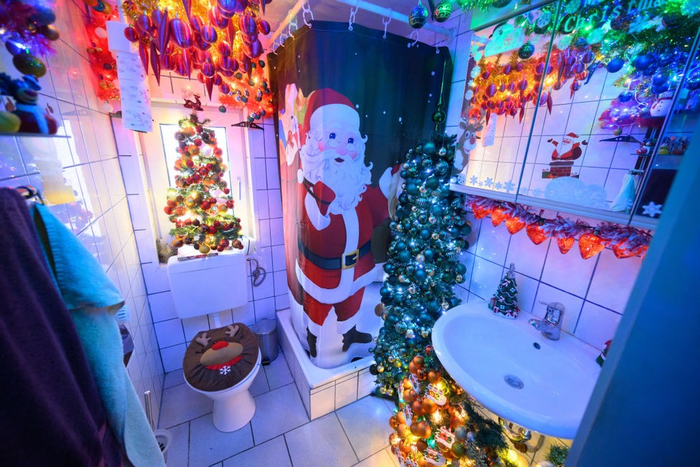 Casal alemão decora casa com 600 árvores e bate recorde mundial — Foto: Getty Images