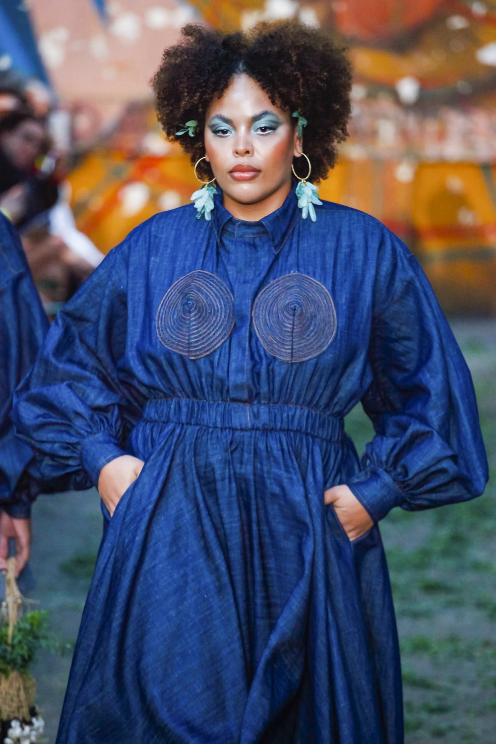 De neon à cintilante, sombra verde é hit nas passarelas do SPFW — Foto: Spotlight Launchmetrics