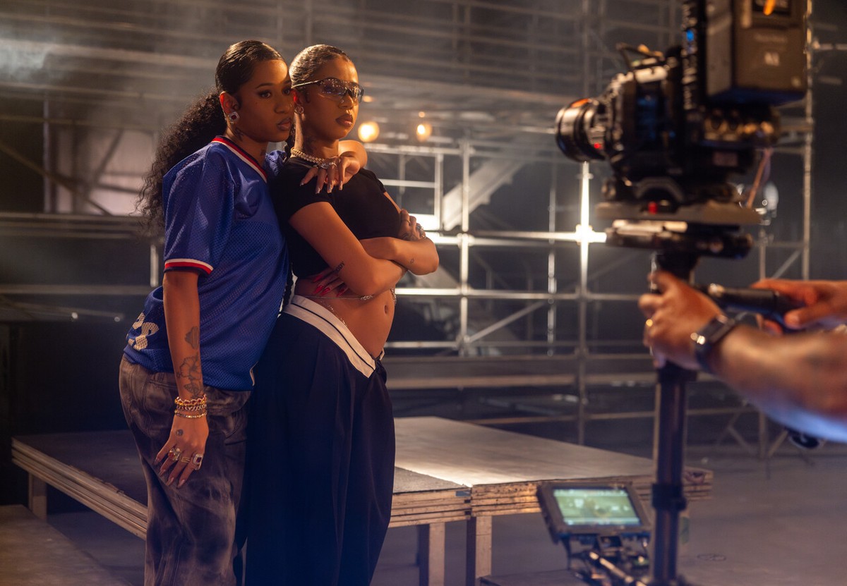 Tasha & Tracie em cena: dupla estrela primeiro reality musical ...