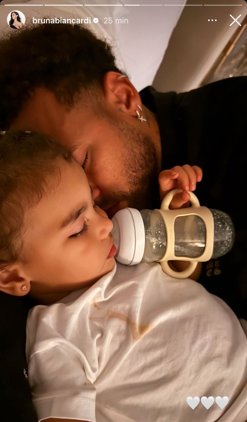Mavie e Neymar dormindo juntos — Foto: Reprodução/Instagram