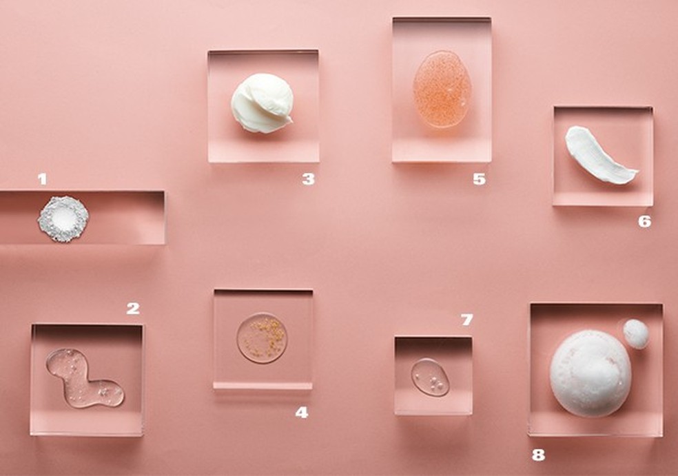 1. Esfoliante facial em pó Romã e Amêndoa, R$ 179, L’Occitane en Provence; 2. Gel hidratante Minéral 89 (30 ml), R$ 90, Vichy; 3. Sabonete Clarifying Cleasing Foam, R$ 215, Shiseido; 4. Óleo antirrugas Abeille Royale, R$ 230, Guerlain; 5. Máscara facial Hydra Life Glow Better, R$ 365, Dior; 6. Sérum rejuvenescedor Hyalu B5 Repair, R$ 189, La Roche-Posay; 7. Máscara hidratante Camellia Repair, R$ 430, Chanel; 8. Espuma de limpeza Tea Tree, R$ 75, The Body Shop (Foto: Xico Buny) — Foto: Glamour