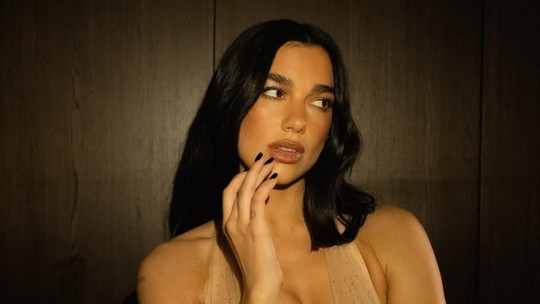 Dua Lipa nos deixou com vontade de usar máscara para cílios colorida e aqui estão nossas favoritas