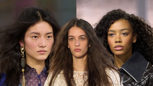 Penteados da vida real dominam as passarelas da Paris Fashion Week